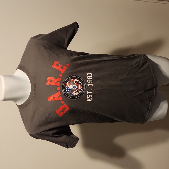 D.A.R.E. Irvine police dept eagle flag art gray s tshirt - Picture 1 of 2